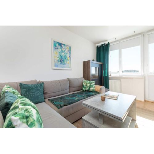 Piastowska Cozy Apartment with Nice View by Noclegi Renters