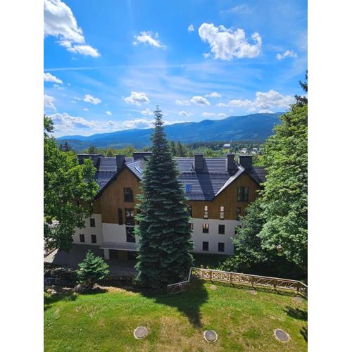 Pine Point Apartament with shared Pools, Jacuzzi, Sauna & Gym