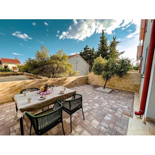 Pinia Apartments Bol