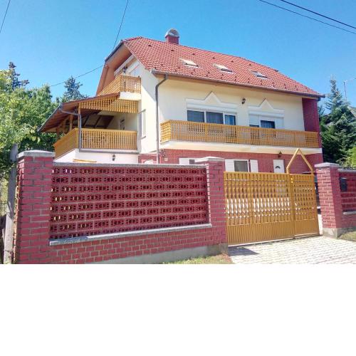 Piroska Apartment