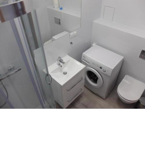 Pixel White Apart