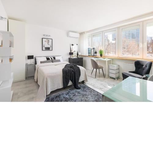 Plac Grzybowski Studio near Metro Świętokrzyska by Noclegi Renters