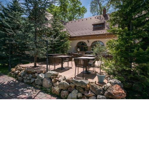 Platan Garden Rooms & Restaurant