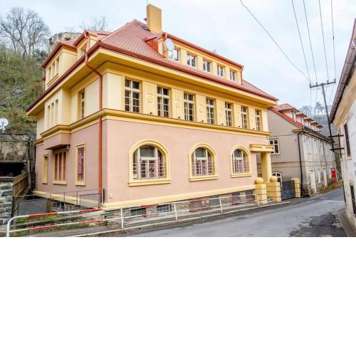 Pobyt ve vile pod hradem Křivoklát až pro 4 osoby