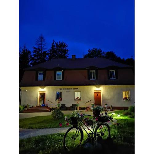 Pod Gadającym Kotem