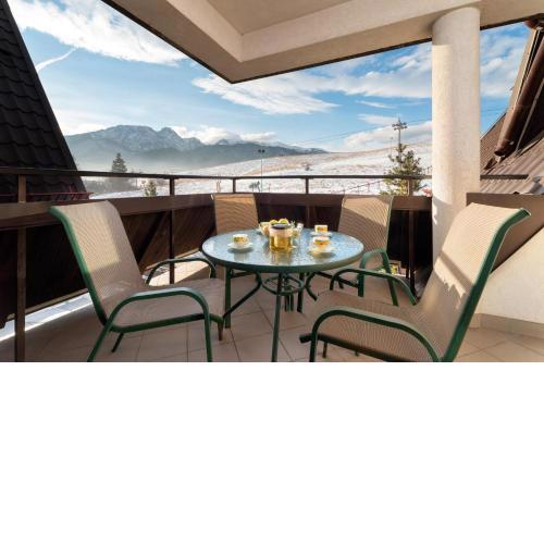 Polana Szymoszkowa Apartment with Mountain View by Noclegi Renters