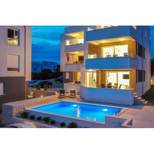 Pool Apartments Banta B