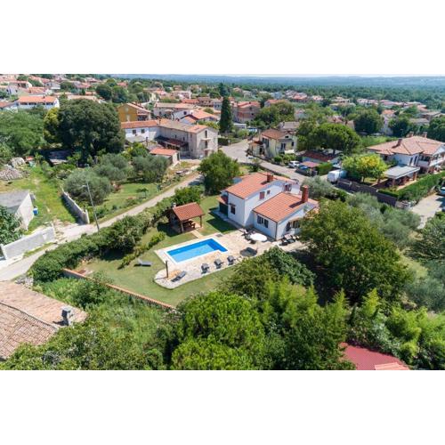 Pool House Robertino - Happy Rentals