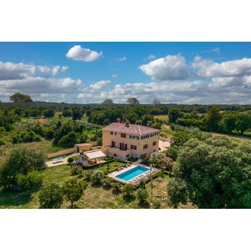 Pool Villa Divina