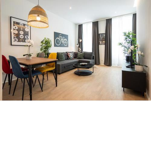 Posh studio with a king-size bed and modern design