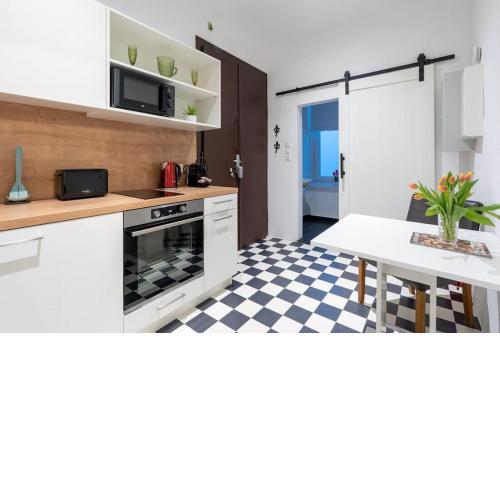 Practical 1BR Flat by Center by HM
