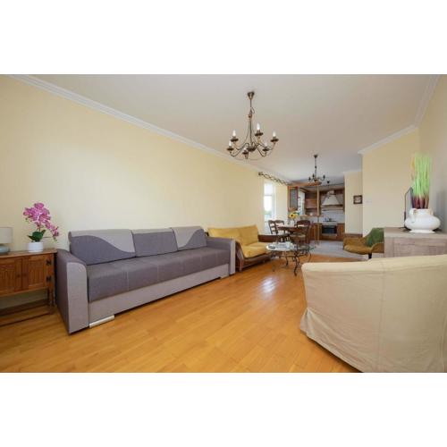Practical Apartment with Parking in Warsaw\