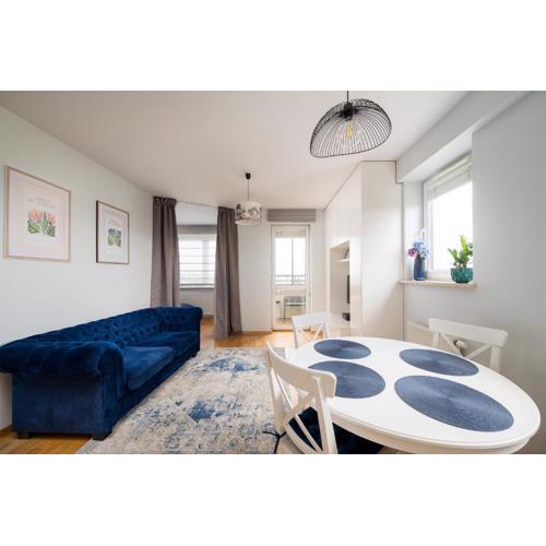 Praga Tower Blue Apartment by Bookinghost