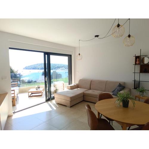 Prekrasan apartman Letizia s bazenom