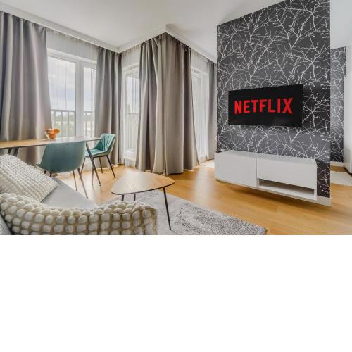 Premium Apartments in the Center of Warsaw with FREE Parking & Balcony
