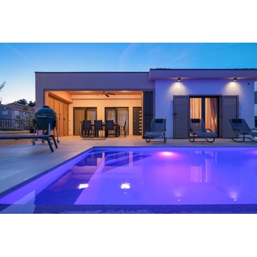 Premium Villa Nessi with Pool & Seaview