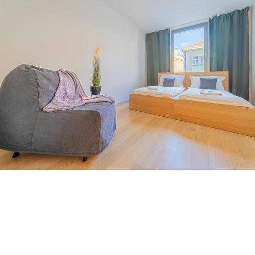 Premium Woodsy Apartment with Parking Garage by Rentez