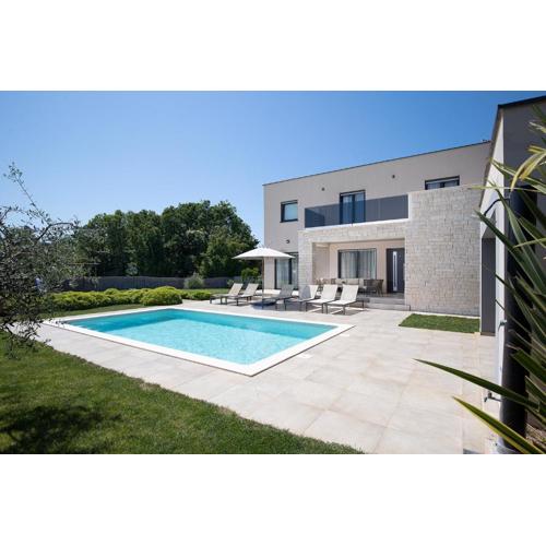 Premium Year-Round Poolside Villas