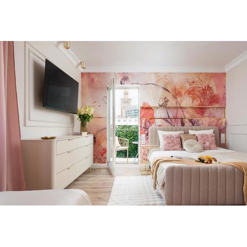 Prestige Central Suite with a living room, air conditiong, balcony & the view on Palace