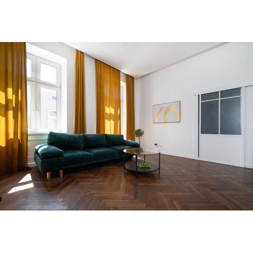 Prestige Suite Apartment Piotrkowska with Parking, AirCon