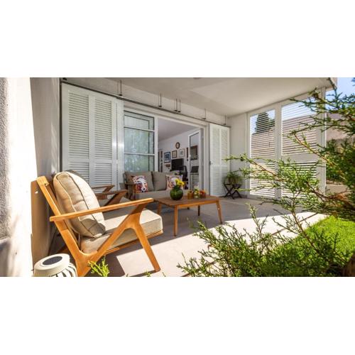 Pretty Green Apartment