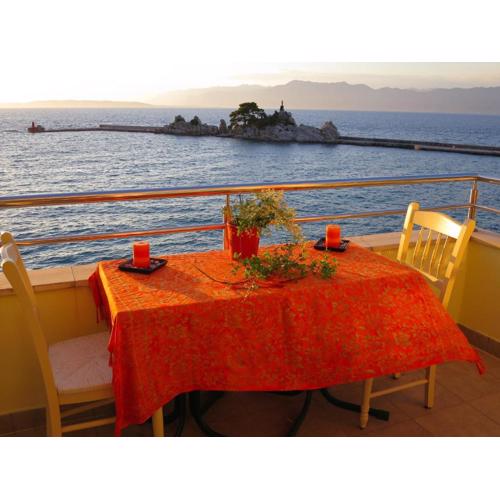 Prime and Exclusive Seafront Location Apartment Sunset