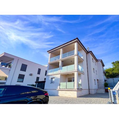 Princess Apartment with Sea View and Private Parking for 2 Cars