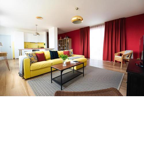 Private 5 star 3 room flat and in-door Pkg