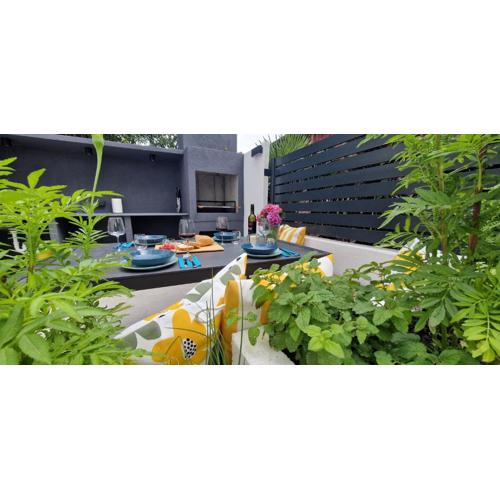 Private fenced garden with BBQ area minutes from the beach - only in June, July and August free private parking - Urban Secret Kantrida