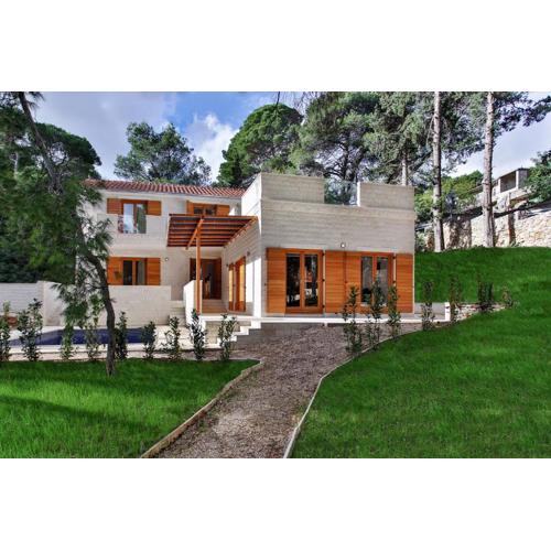 Private luxury Villa BIANCO on Solta for up to 10 persons, heated pool, free parking, very close to the beach! FREE Kajak & Mountainbikes, GREAT living area & privacy!