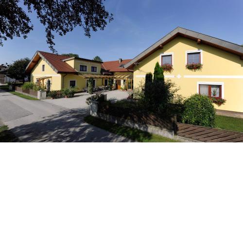 Privatzimmer und Ferienwohnungen Leeb