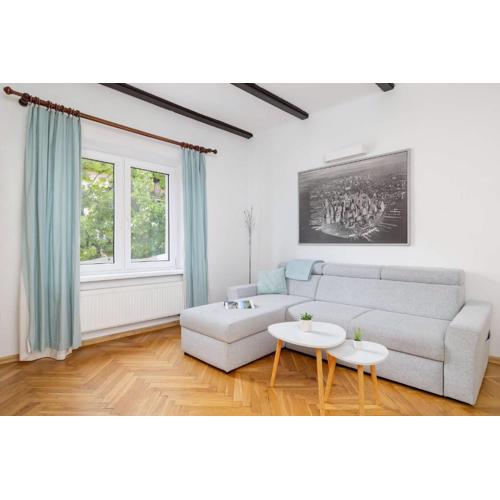 Prusa Stylish Apartment Close to the Center of Cracow by Noclegi Renters