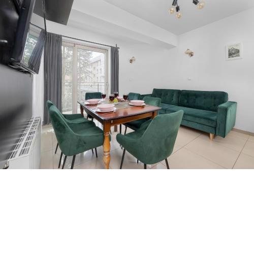 Przestronne Apartamenty w Zakopanem z Trzema Sypialniami i Parkingiem by Noclegi Renters