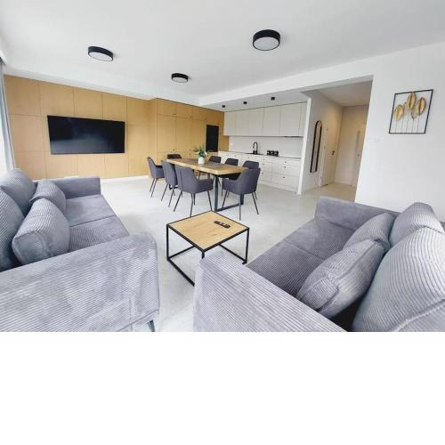 Przestronny apartament, ogródek, miejsca postojowe w garażu