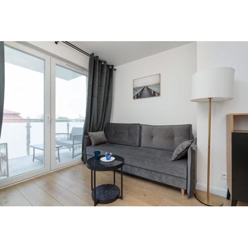 Przestronny Apartament w Jastrzębiej Górze z Parkingiem, Biurkiem i Balkonem by Noclegi Renters