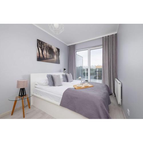 Przestronny Apartament w Zielonej Okolicy Parking by Noclegi Renters