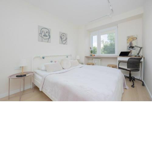 Przytulny Apartament z Balkonem i Klimatyzacją by Noclegi Renters