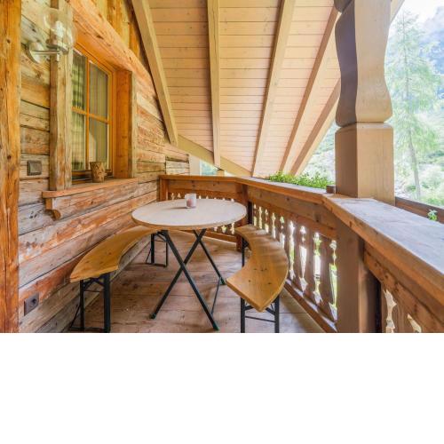Quaint alpine hut in the Stubaital with sauna