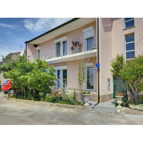 Quaint Apartment with Garden in Medulin