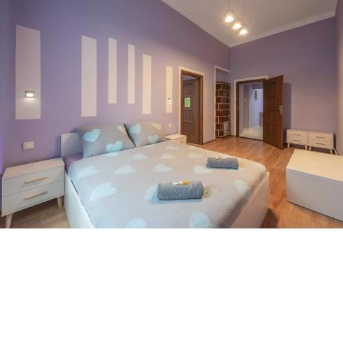 Queen Apartments
