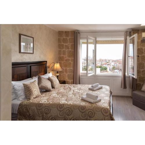 Queen Mary Luxury Rooms Split