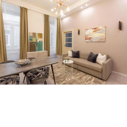 Quiet Center Apartment near Heroes Square by Cavaland