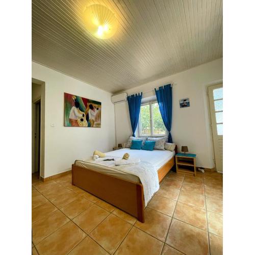 Quiet Seafront Studio Apartment