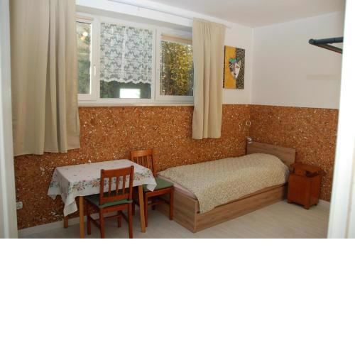 Quiet separate accommodation in Warsaw on outskirts near forest