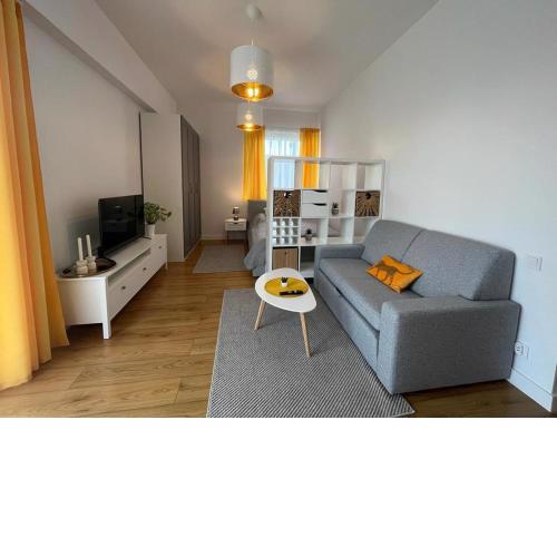 R HOUSE - brand new apartments with patio and garage