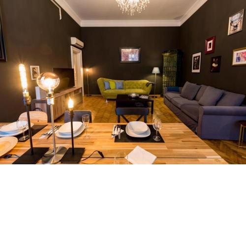 R38 - Artists luxury home