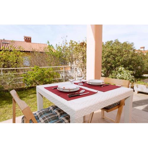 Rabac-quiet and cute apartment with grill,6001