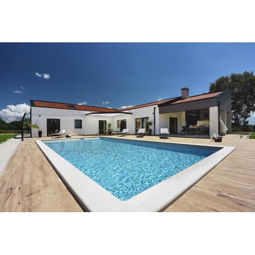 Radola residence by Radola family