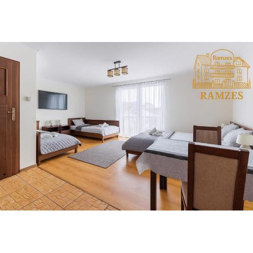 RAMZES-pokoje z balkonami,parking,10min od plaży Ustka
