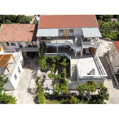 Rasin Apartments